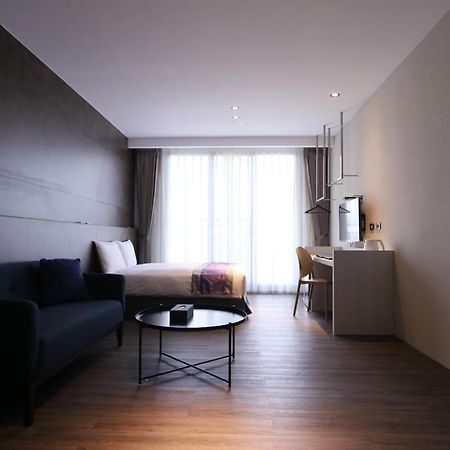 Hotel Hesper Hsr Taichung Exteriör bild