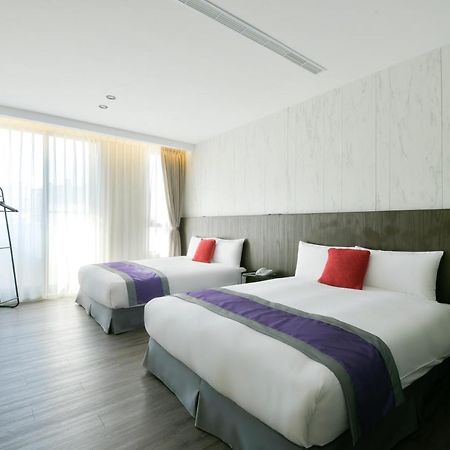 Hotel Hesper Hsr Taichung Exteriör bild