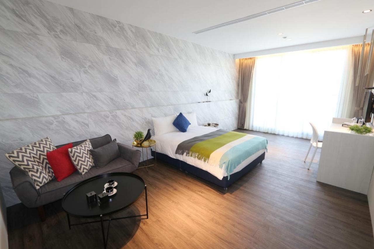 Hotel Hesper Hsr Taichung Exteriör bild