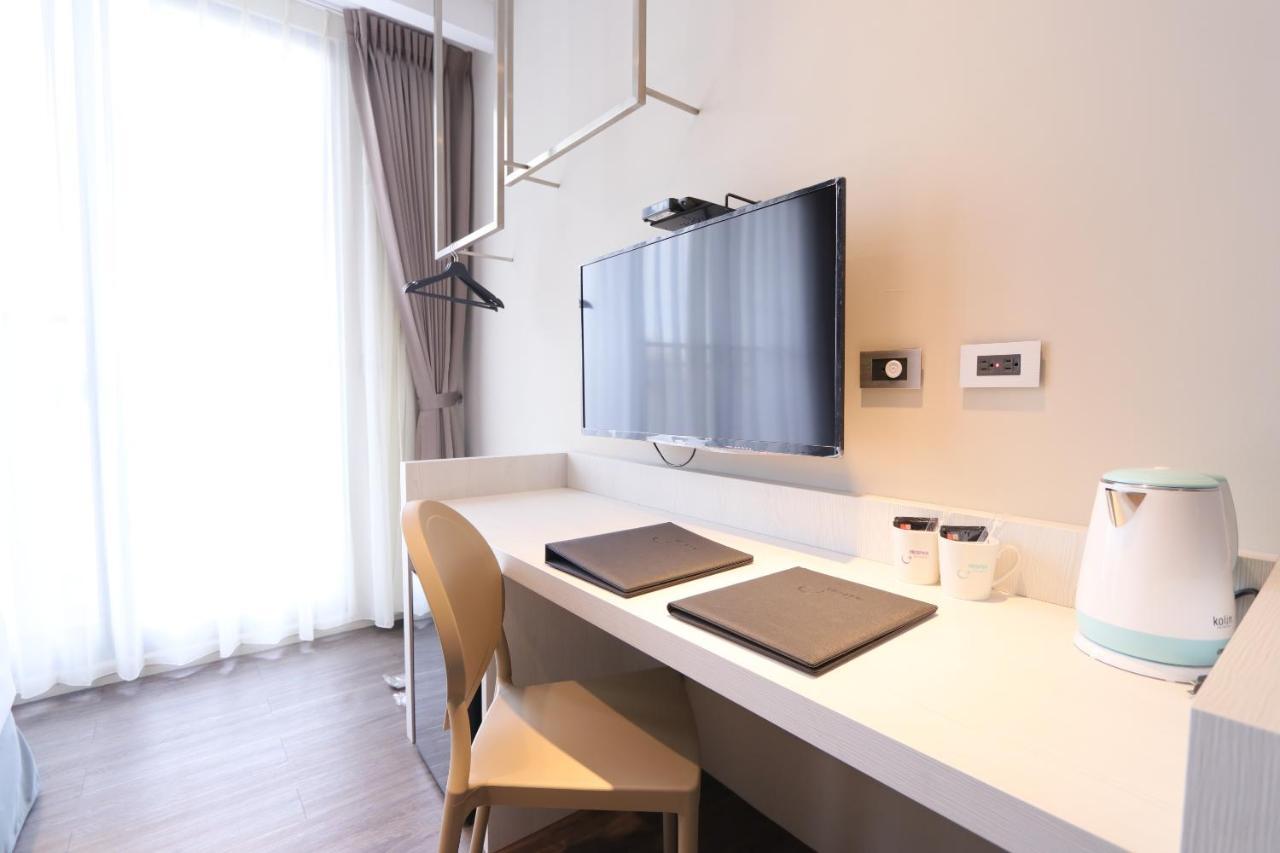 Hotel Hesper Hsr Taichung Exteriör bild