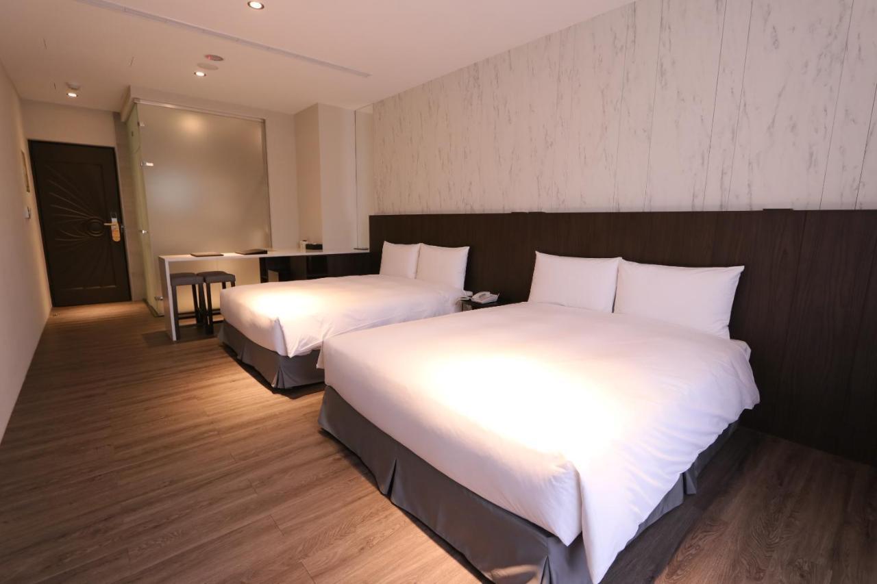 Hotel Hesper Hsr Taichung Rum bild