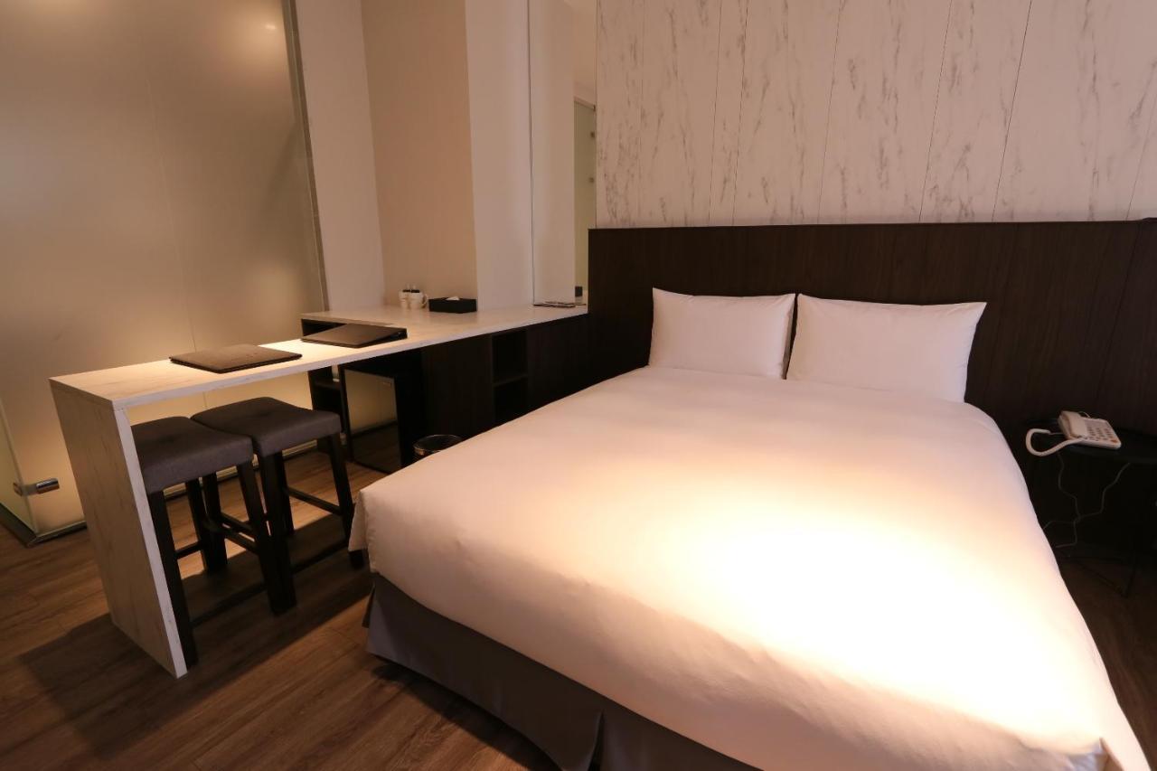 Hotel Hesper Hsr Taichung Rum bild