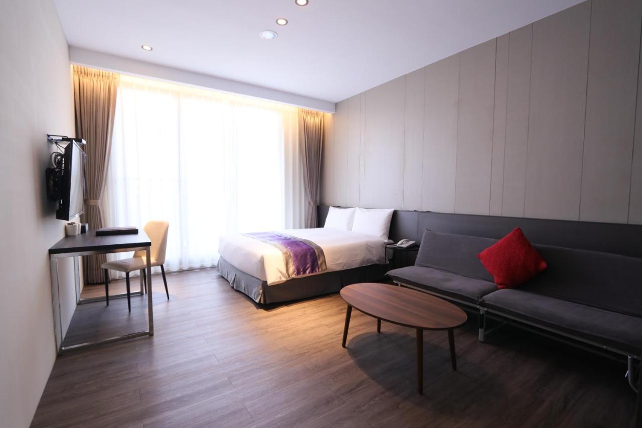 Hotel Hesper Hsr Taichung Exteriör bild