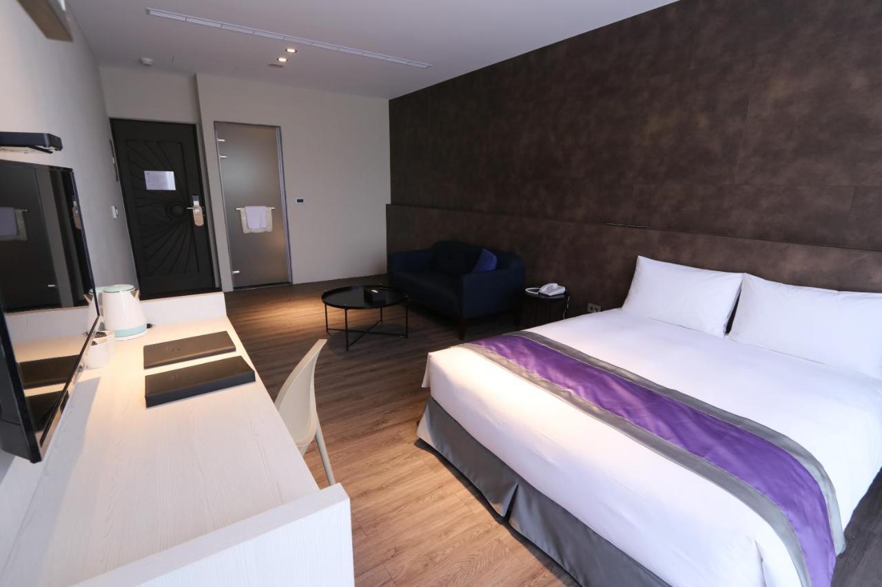 Hotel Hesper Hsr Taichung Exteriör bild