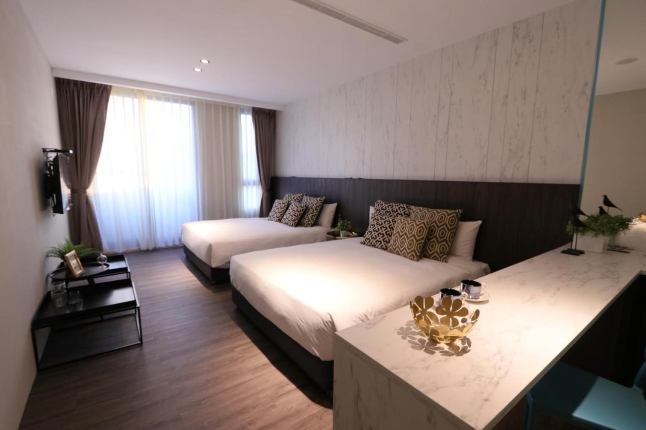 Hotel Hesper Hsr Taichung Exteriör bild