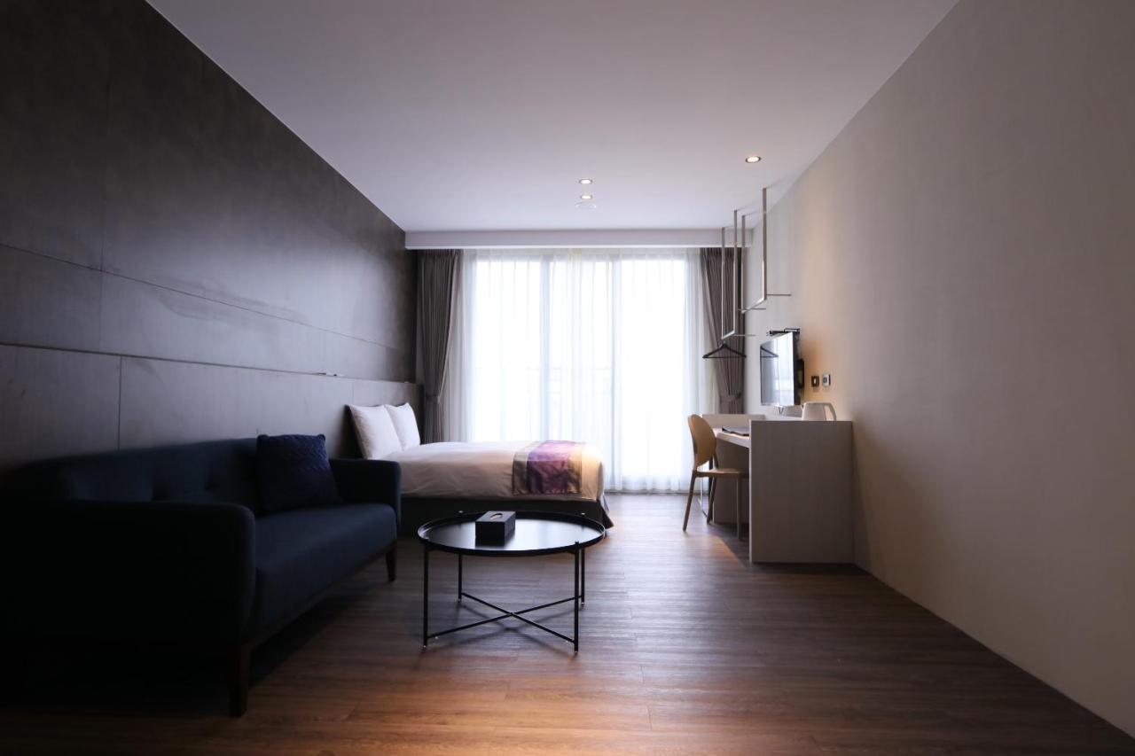 Hotel Hesper Hsr Taichung Exteriör bild
