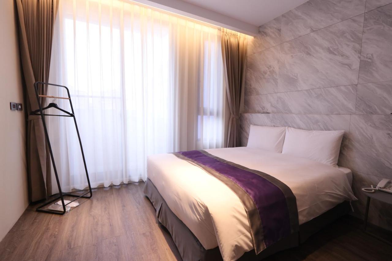 Hotel Hesper Hsr Taichung Rum bild