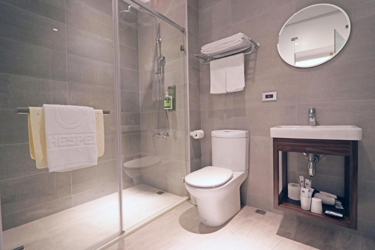 Hotel Hesper Hsr Taichung Exteriör bild