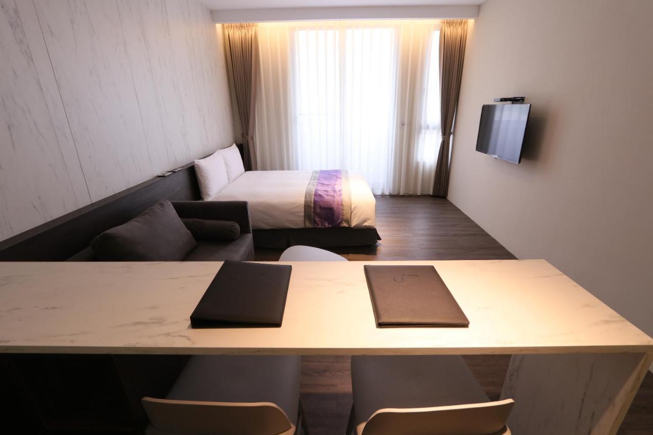 Hotel Hesper Hsr Taichung Exteriör bild