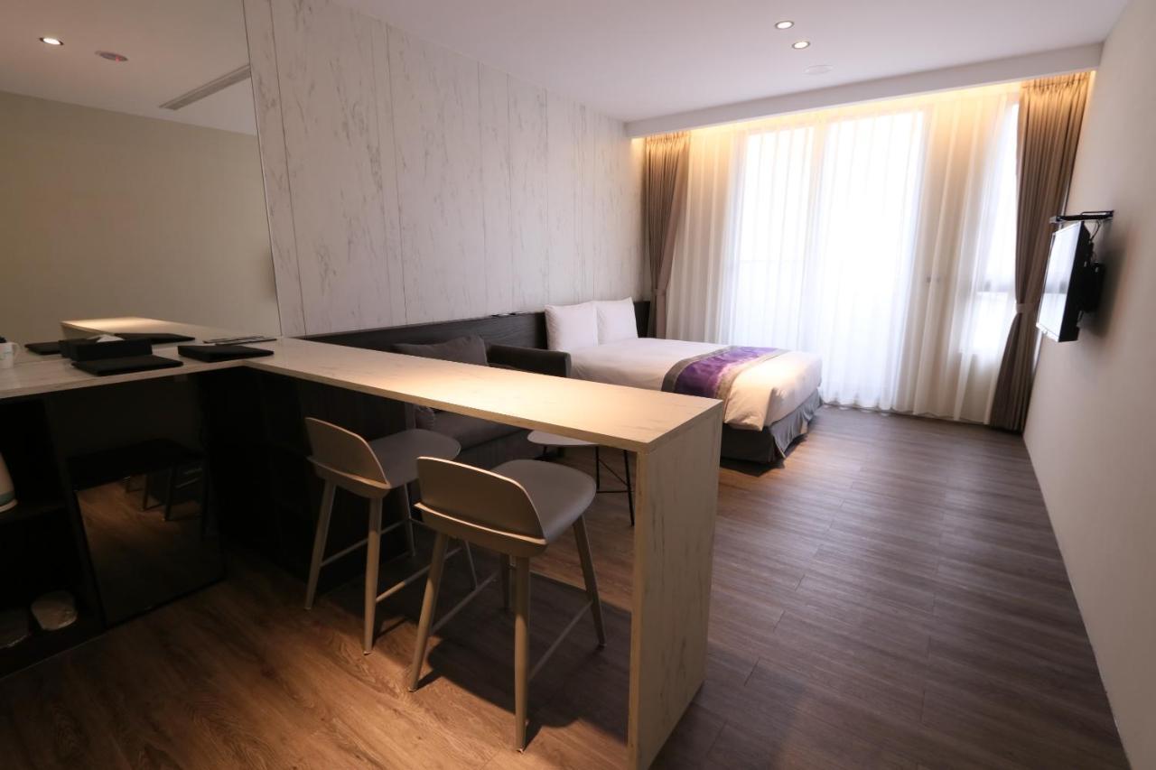 Hotel Hesper Hsr Taichung Exteriör bild