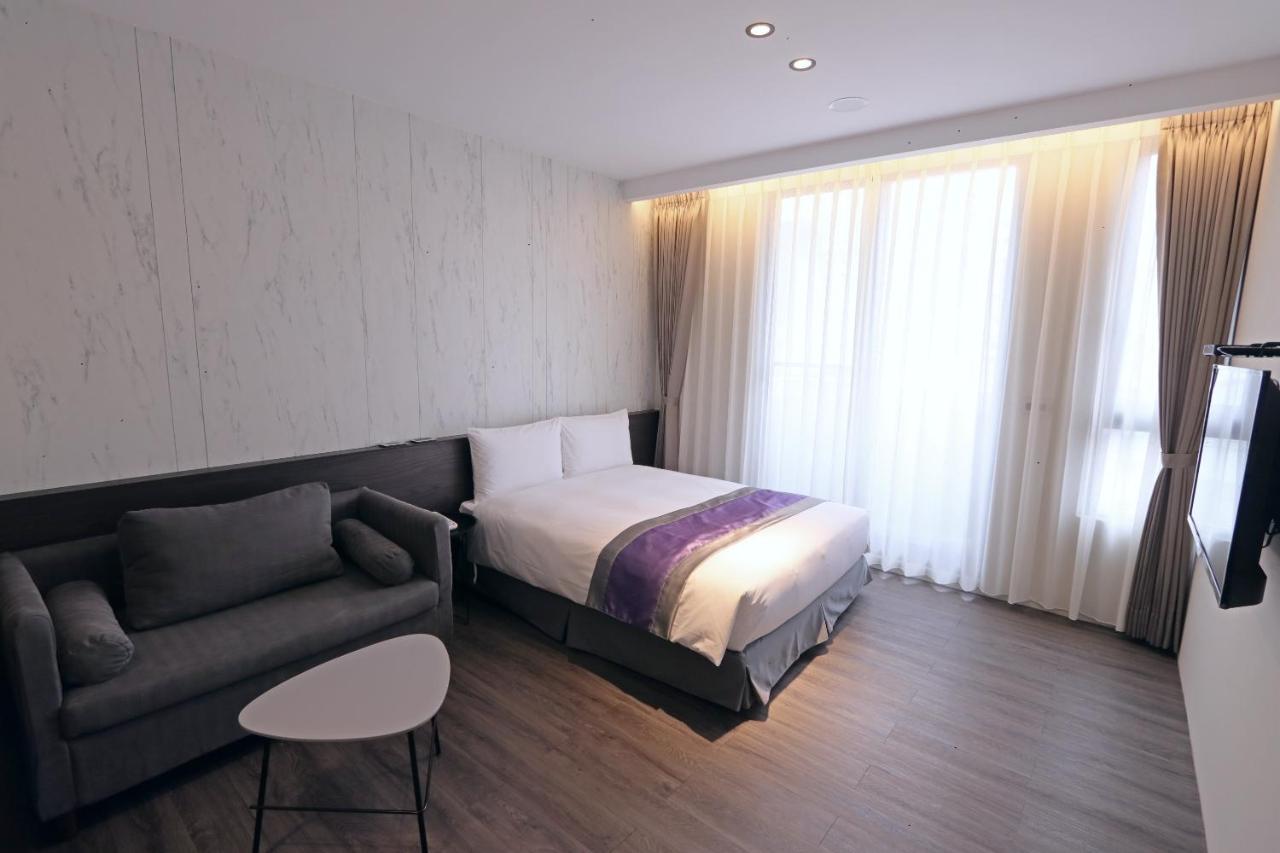 Hotel Hesper Hsr Taichung Exteriör bild