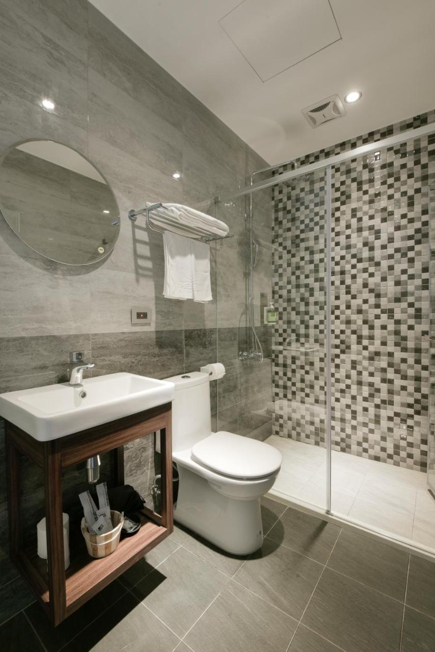Hotel Hesper Hsr Taichung Exteriör bild