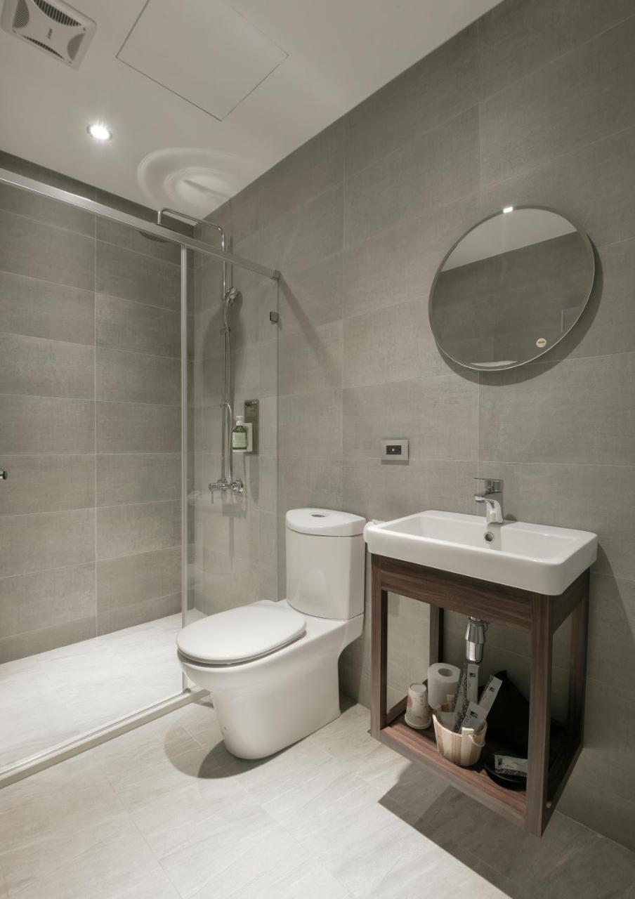 Hotel Hesper Hsr Taichung Exteriör bild