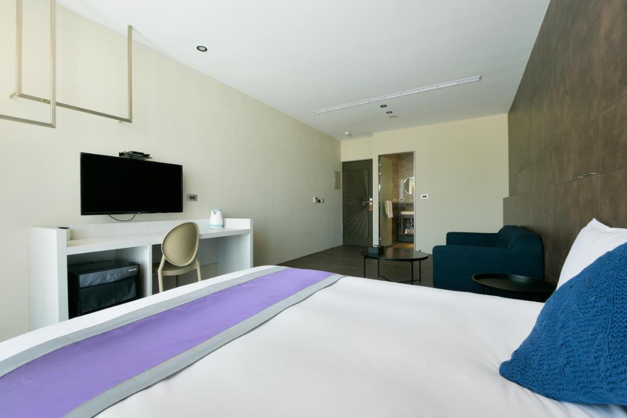 Hotel Hesper Hsr Taichung Exteriör bild
