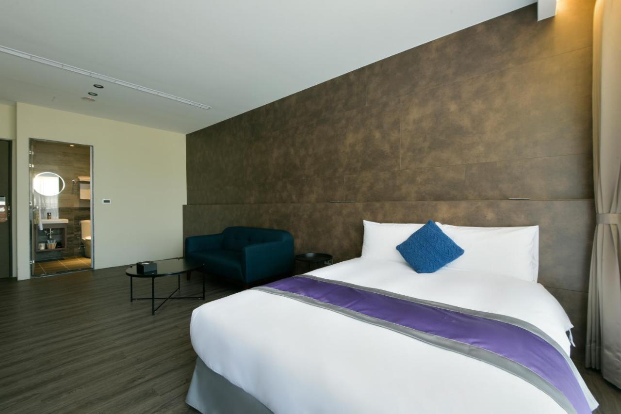 Hotel Hesper Hsr Taichung Exteriör bild