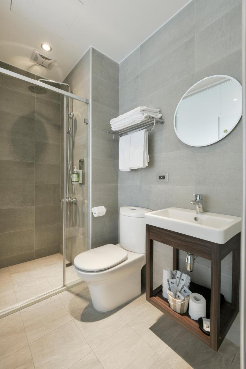 Hotel Hesper Hsr Taichung Exteriör bild