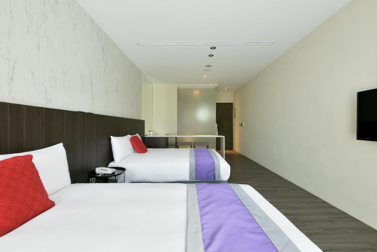 Hotel Hesper Hsr Taichung Exteriör bild