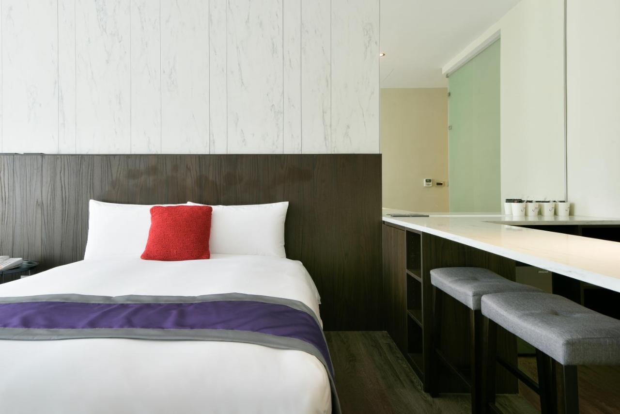Hotel Hesper Hsr Taichung Exteriör bild