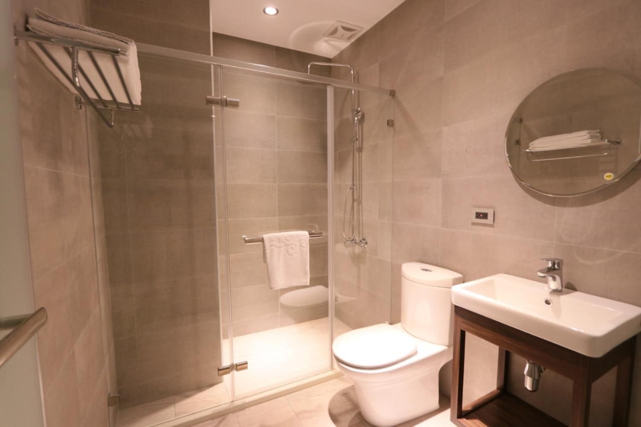 Hotel Hesper Hsr Taichung Exteriör bild