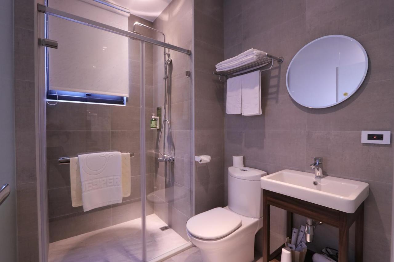 Hotel Hesper Hsr Taichung Exteriör bild