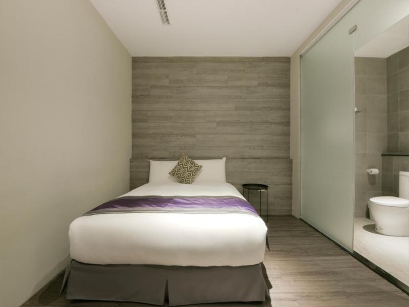 Hotel Hesper Hsr Taichung Exteriör bild